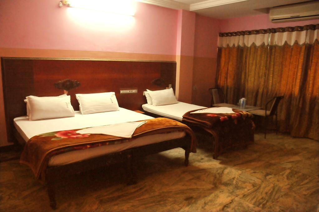 V.K.Residency Hotell Tirupati Exteriör bild