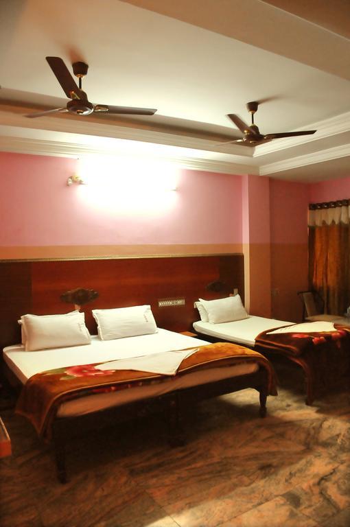 V.K.Residency Hotell Tirupati Exteriör bild