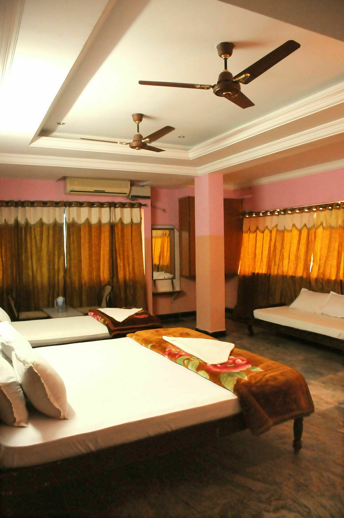 V.K.Residency Hotell Tirupati Exteriör bild